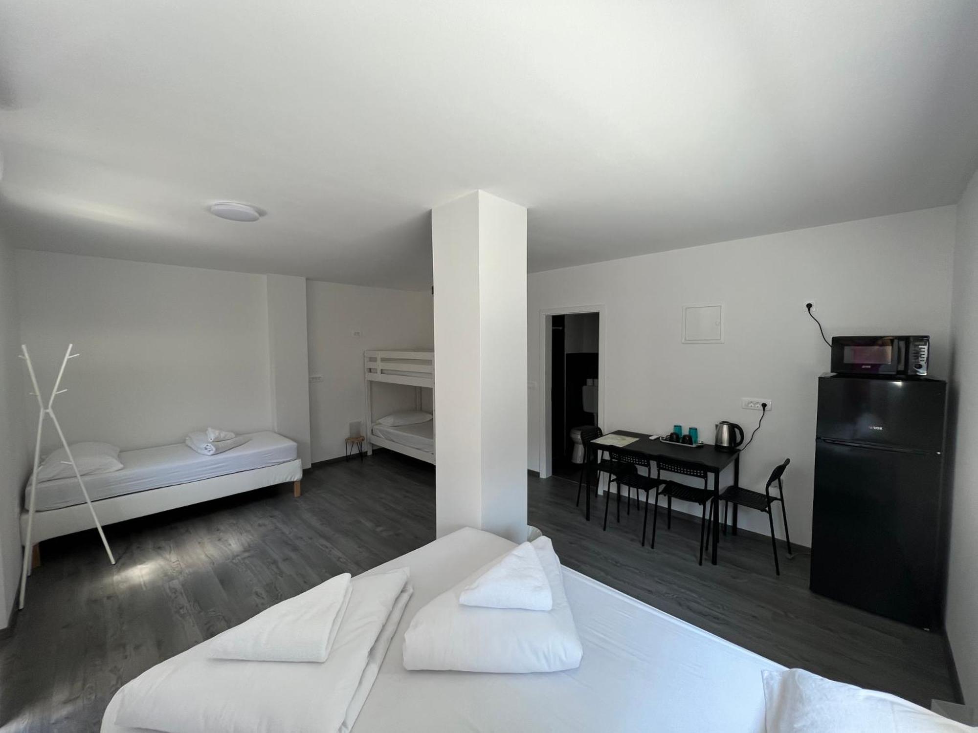 Lemonwood House Hotell Postojna Eksteriør bilde